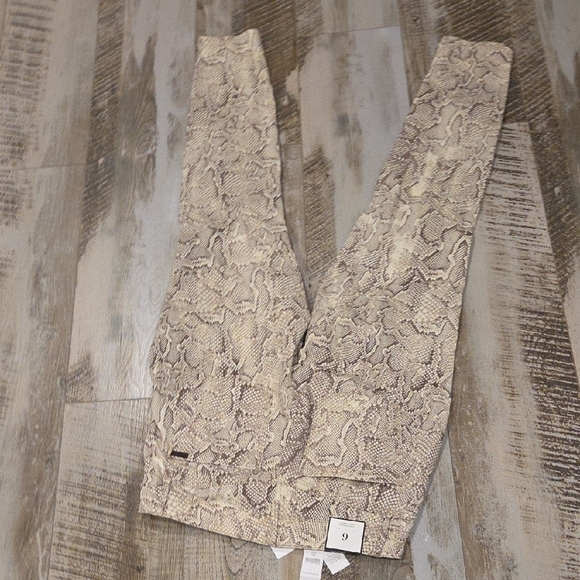 White House Black Market Cream and Brown Jeggings - Picture 5 of 9